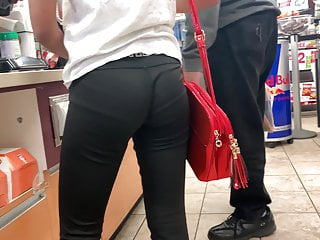 tight teen candid leggings ass